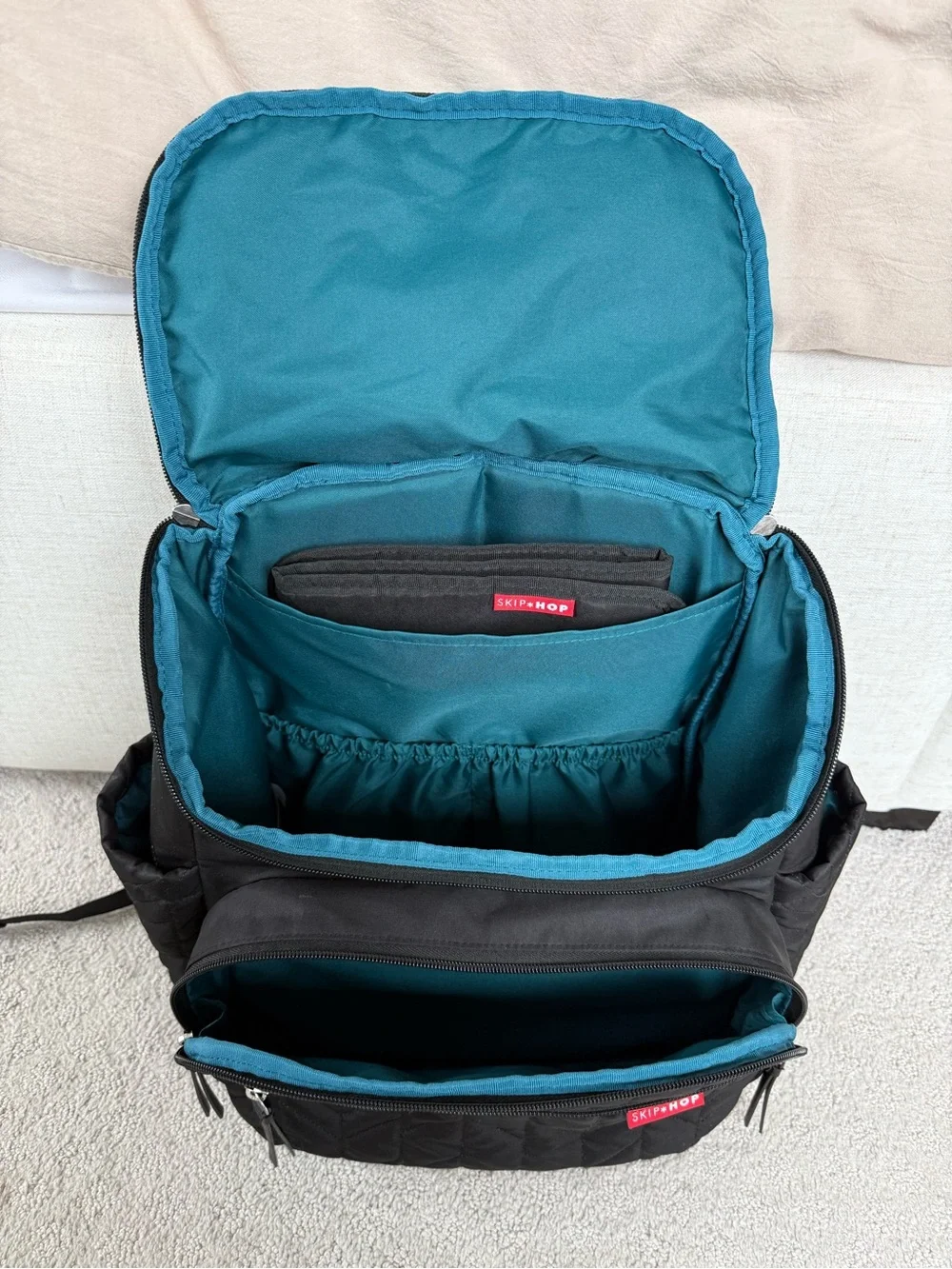 Skip Hop quilted black